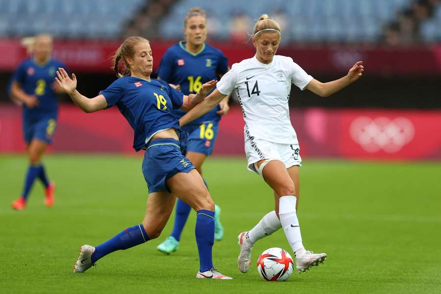Sondagem revela graves problemas com salários e campos no futebol feminino