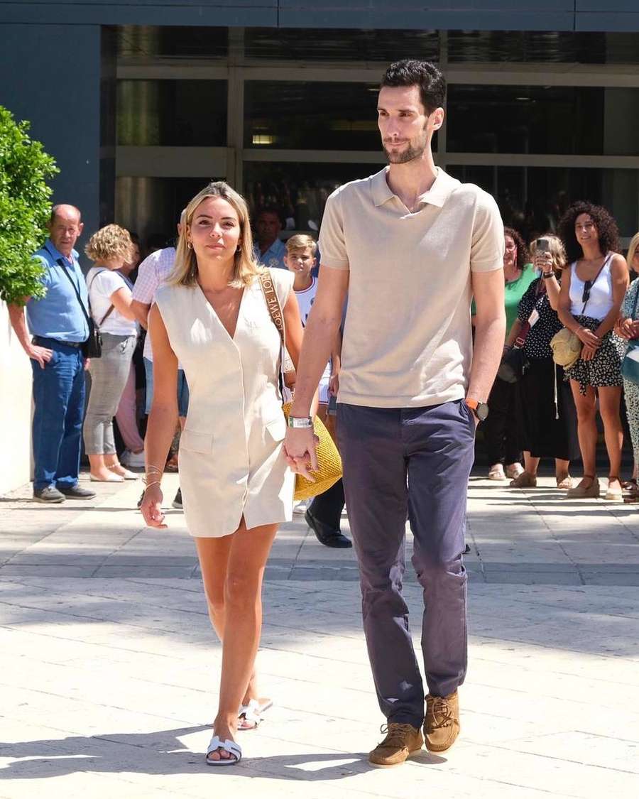 Sergio y su mujer, Alba, salen del hospital juntos tras 82 días.