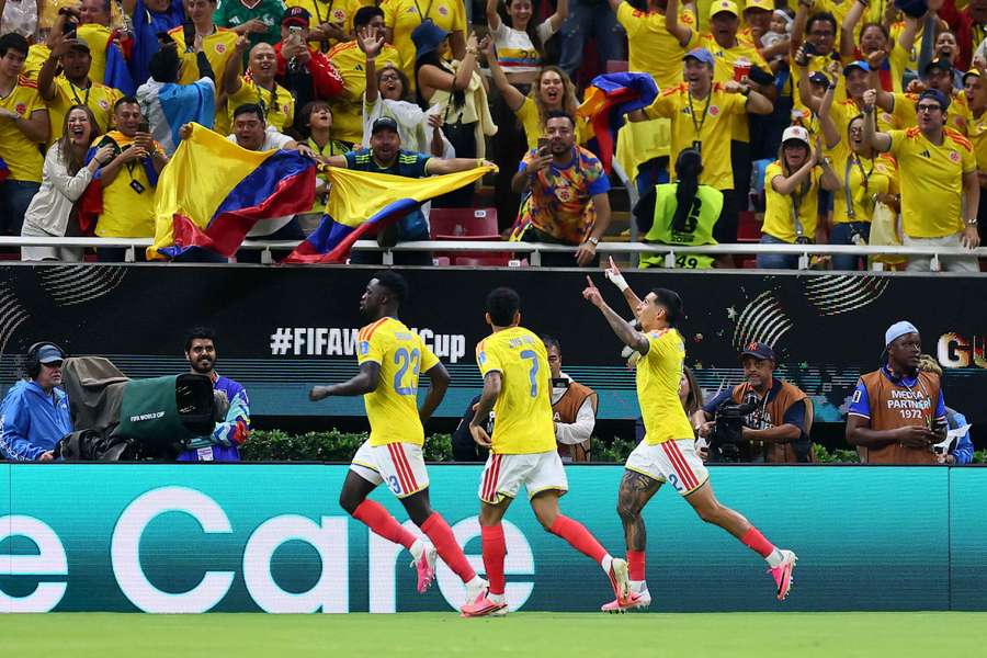 Colombia celebra el gol de Daniel Muñoz Colombia celebra el gol de Daniel Muñoz