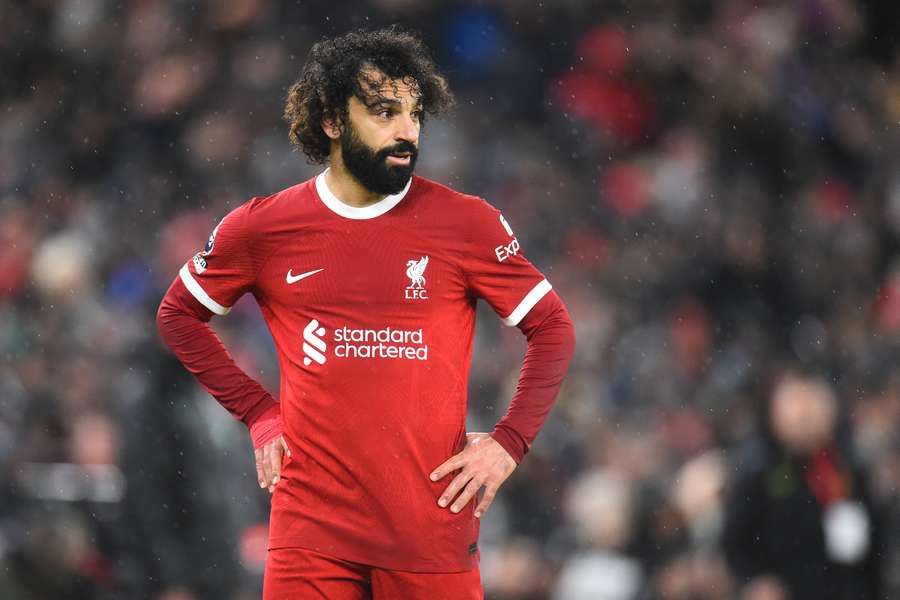 L'attaccante egiziano #11 Mohamed Salah guarda durante la partita di calcio di Premier League inglese tra Liverpool e Newcastle
