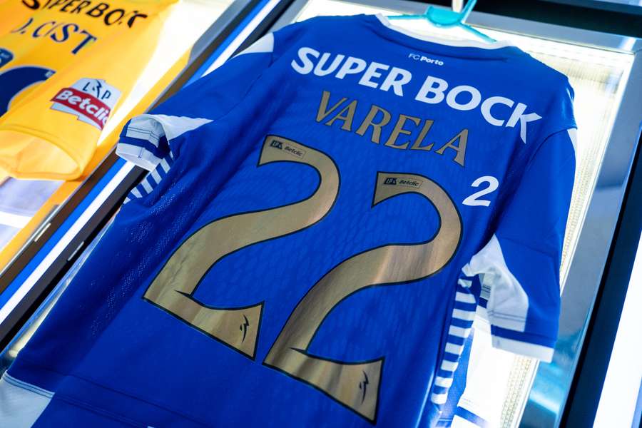 Tous les numéros des maillots seront au carré