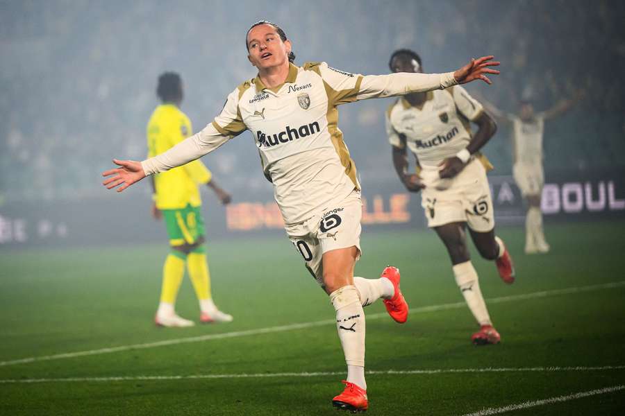 Florian Thauvin celebrates