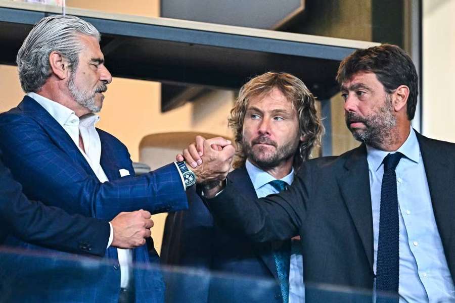 Były szef Juventusu Andrea Agnelli obok Pavla Nedveda.