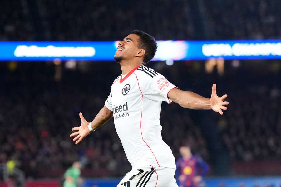 Knauff abriu o placar para o Frankfurt no Camp Nou Knauff abriu o placar para o Frankfurt no Camp Nou