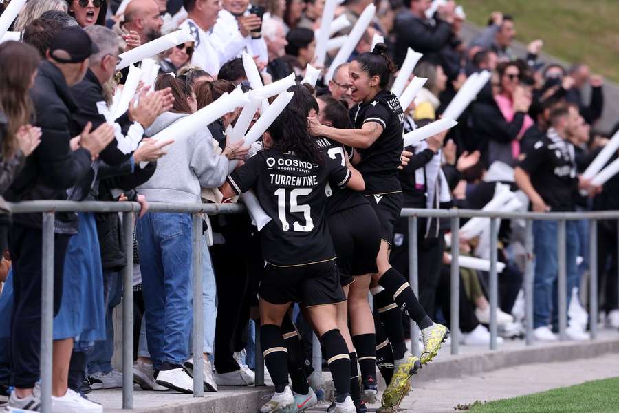 Jogadoras do Vitória SC em festa