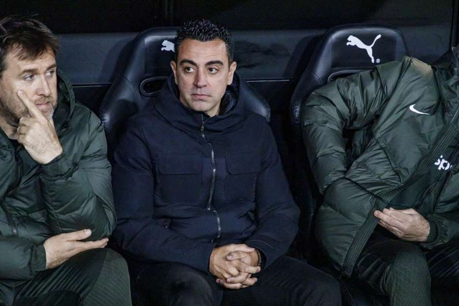 Xavi sur le banc du Barça.