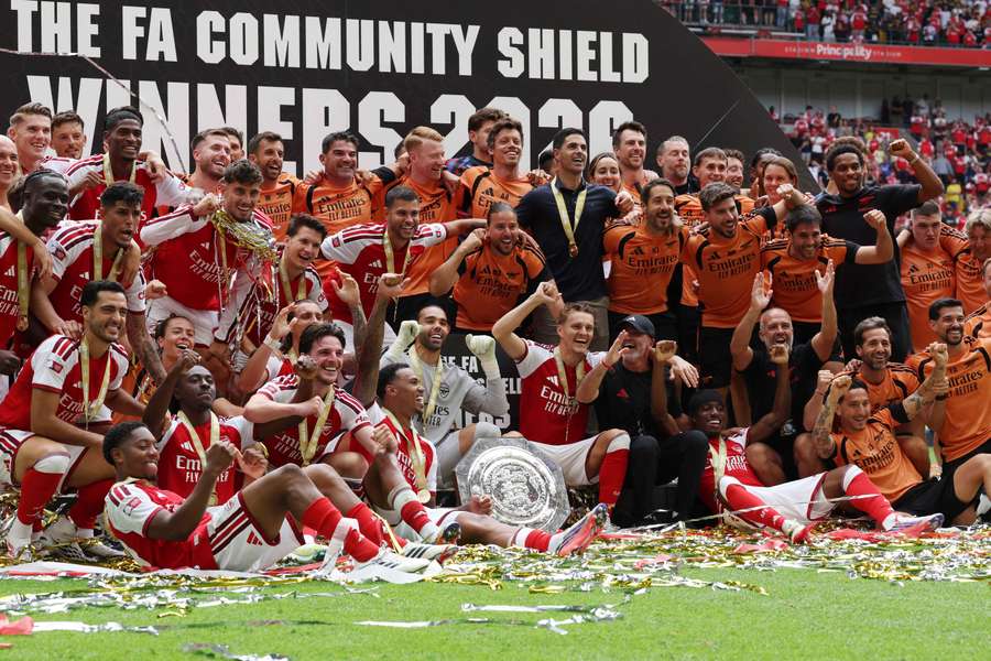 Battendo il City nel Community Shield, l'Arsenal ha già vinto il suo primo titolo stagionale Battendo il City nel Community Shield, l'Arsenal ha già vinto il suo primo titolo stagionale