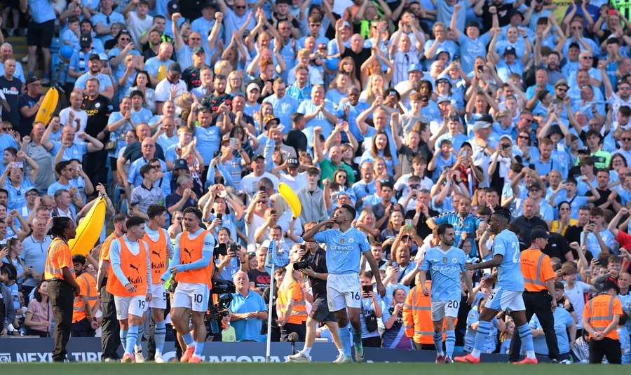 Rodri maakt de 3-1 tegen West Ham