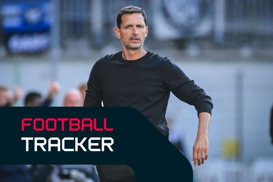 Lens head coach Dino Toppmoller on the touchline 