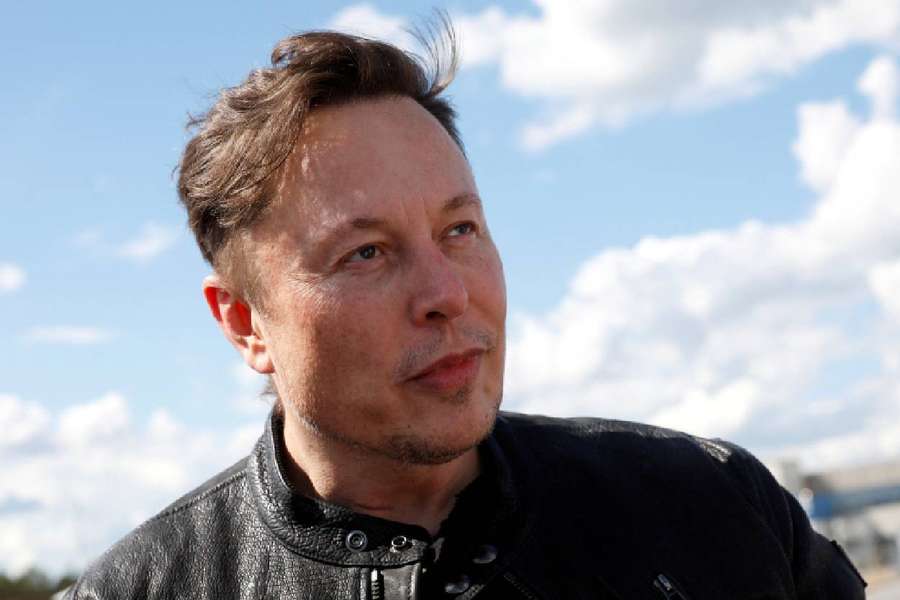 Elon Musk says he was joking about buying Manchester United