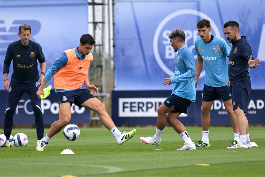 Farioli durante o treino