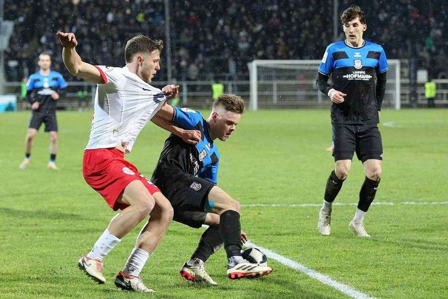 Eintracht Frankfurt jump ahead of Real Madrid in Eichhorn battle