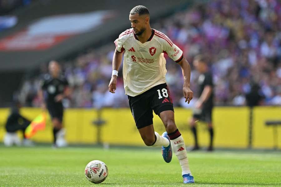 Gakpo on the ball in the Community Shield