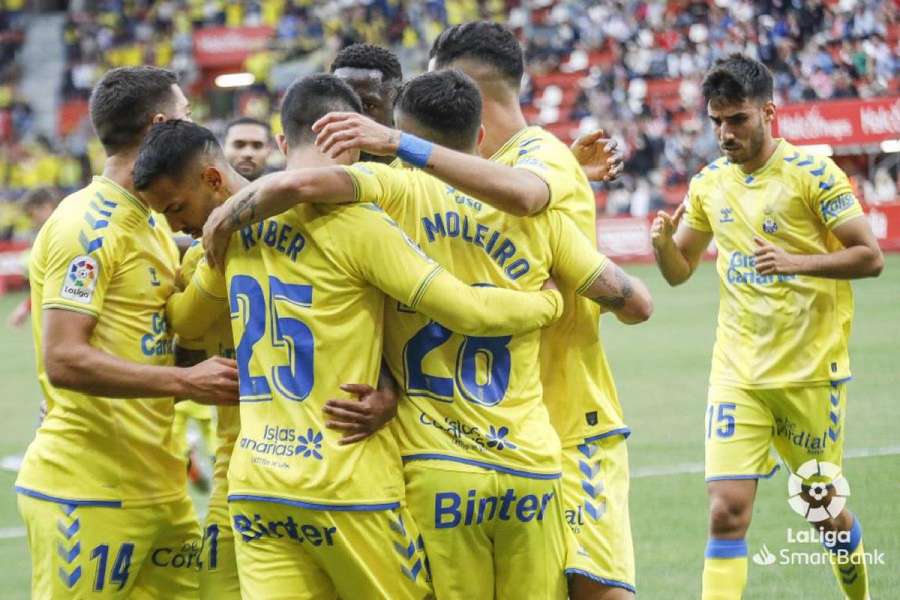 Jogadores do Las Palmas comemorando um gol