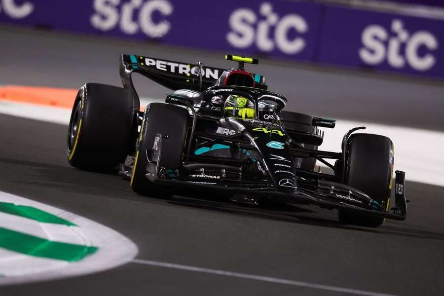 Hamilton nu a prelungit deocamdată contractul cu Mercedes