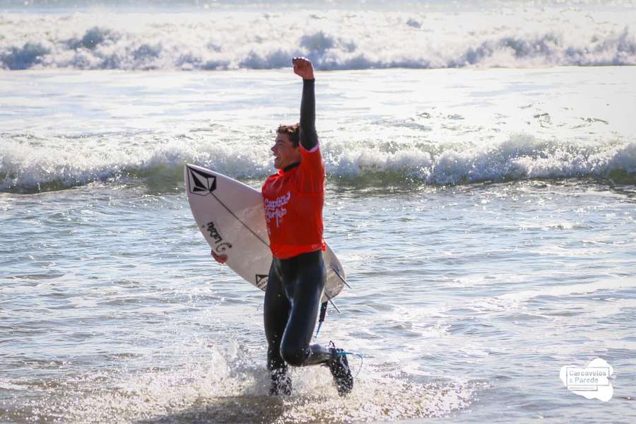 Surfistas Santiago Graça e João Guedes garantem presença no Capítulo Perfeito