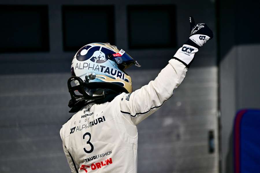 Ricciardo gives a thumbs up to his team