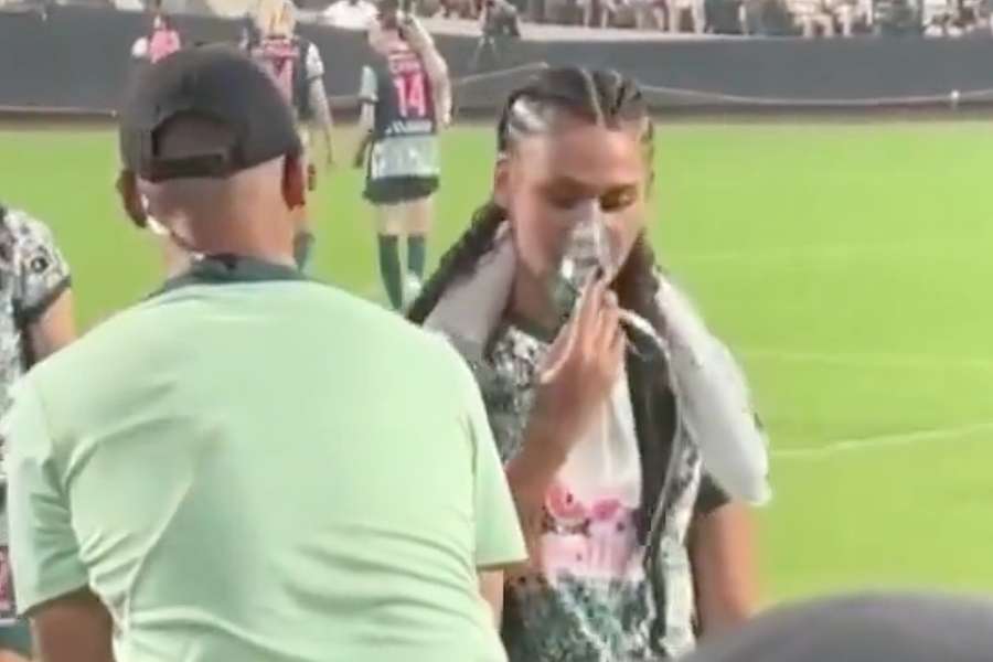 Un match à New York avec masque à oxygène à deux jours de la finale de Coupe du monde Un match à New York avec masque à oxygène à deux jours de la finale de Coupe du monde