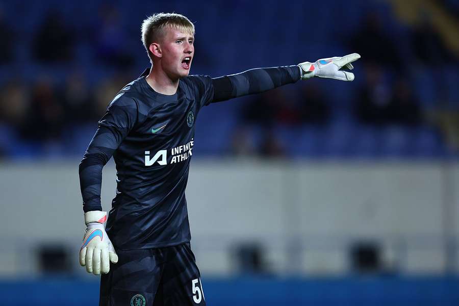 Chelsea goalkeeper Eddie Beach joins Gateshead on loan