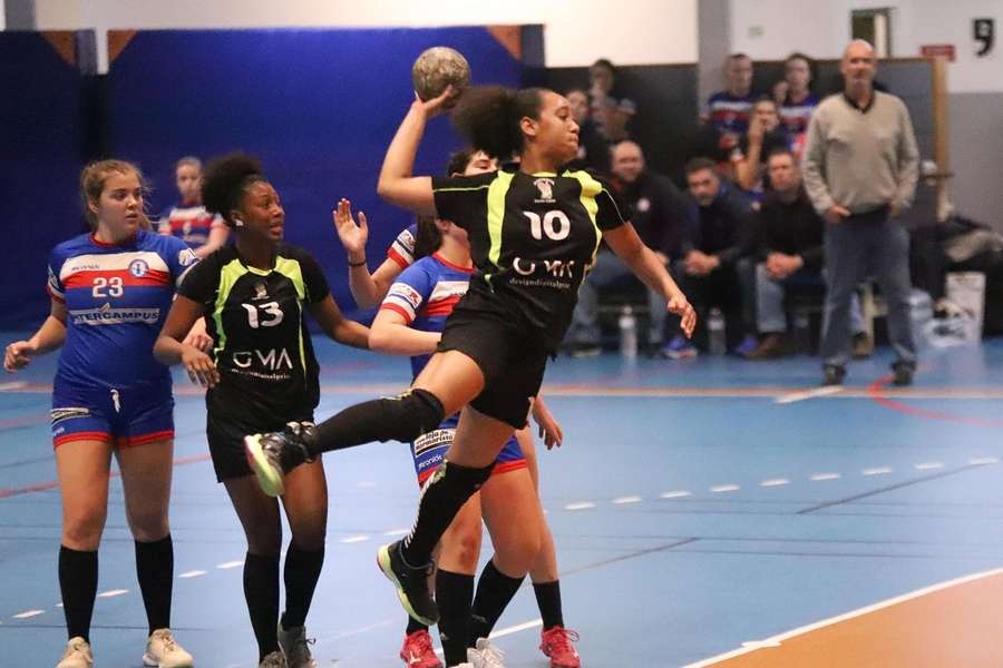 Nádia Rodrigues começou a jogar no SIM Porto Salvo Nádia Rodrigues começou a jogar no SIM Porto Salvo