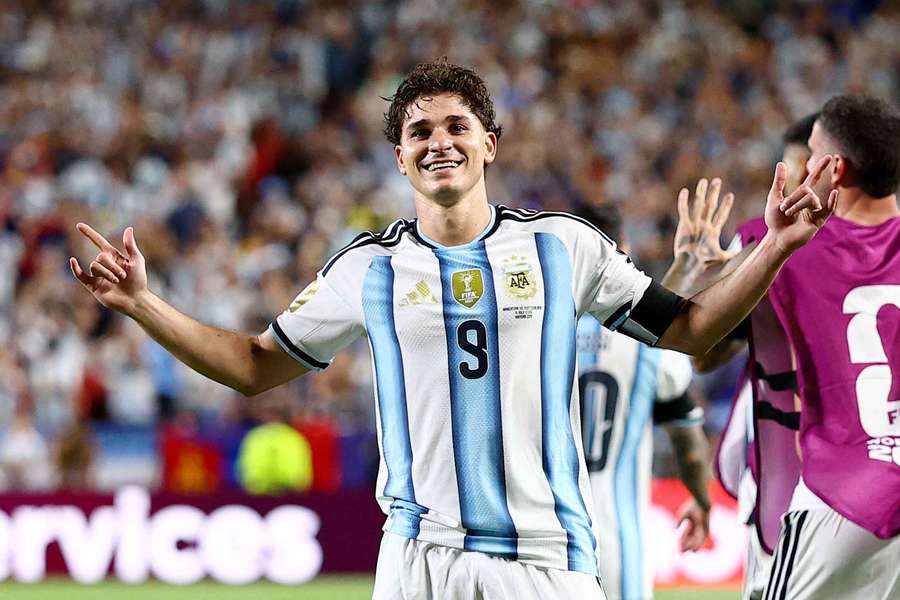 Alvarez schießt seine Argentinier per Traumtor ins Halbfinale