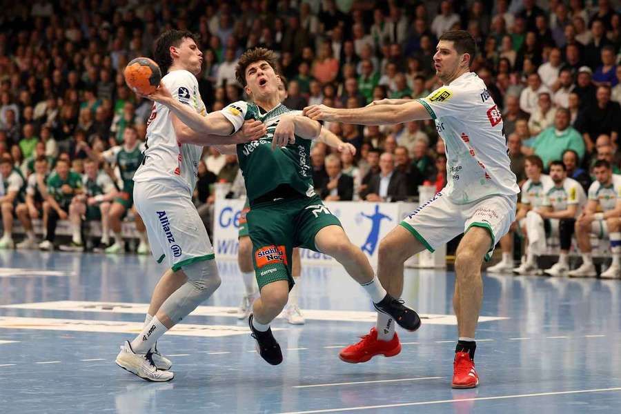 Ludvig Hallbäck (M.) wird Göppingen für den Rest der HBL-Saison fehlen.