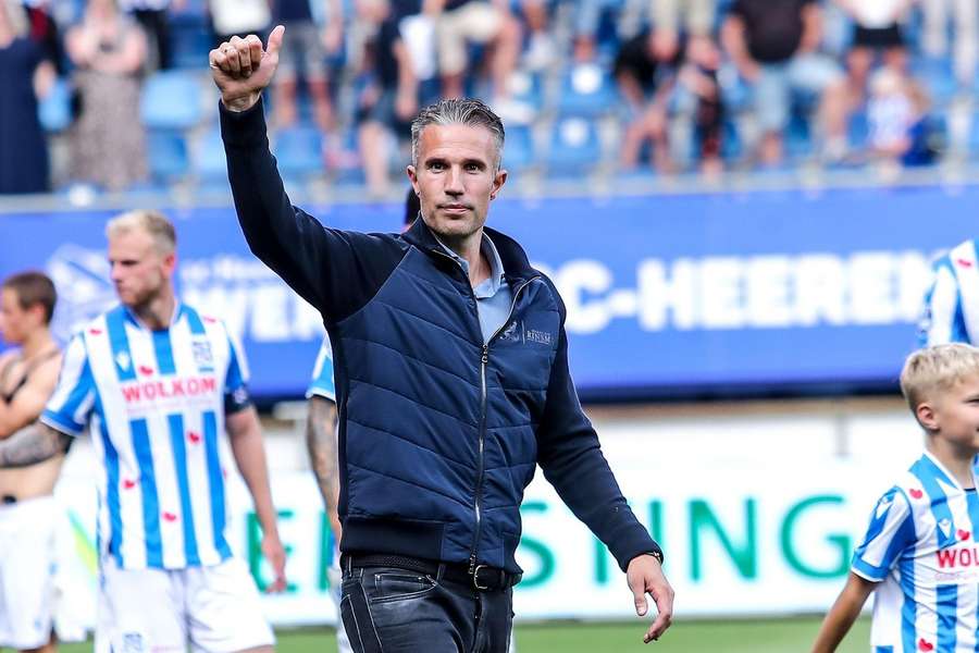 Robin van Persie heeft nog geen overwinning behaald als hoofdtrainer