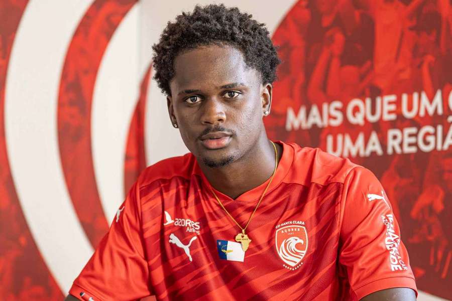 Djé Tavares renovou com o Santa Clara até 2031 Djé Tavares renovou com o Santa Clara até 2031