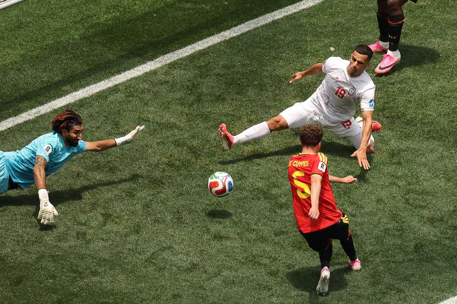 La parata di Beiranvand su De Cuyper La parata di Beiranvand su De Cuyper
