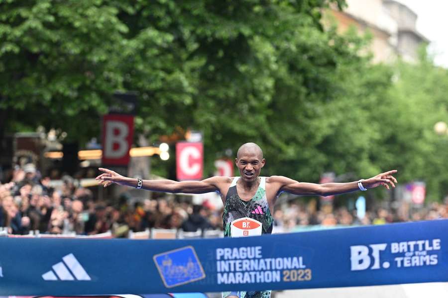 Keňan Alexander Mutiso překonal 13 let starý rekord.