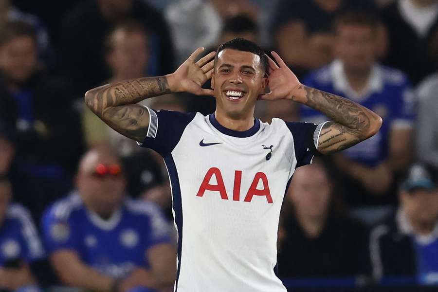 Pedro Porro celebra su gol ante el Leicester.