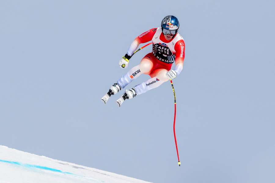 In Crans-Montana wird der alpine Skifahrer zum Skispringer.
