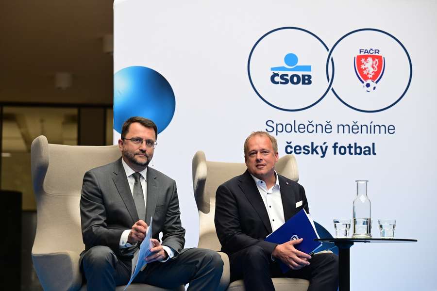 Radek Blažek (vlevo) na tiskové konferenci s Davidem Trundou. Radek Blažek (vlevo) na tiskové konferenci s Davidem Trundou.