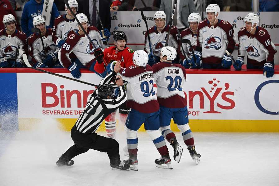 Avalanche wygrali po raz dziewiąty z rzędu w lidze NHL. Makar bohaterem