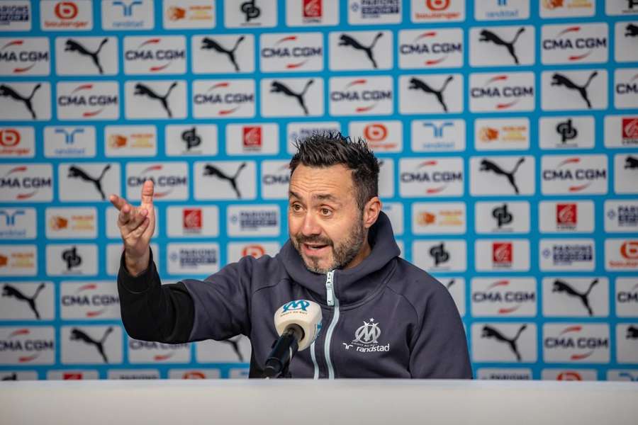 De Zerbimu se nelíbily dotazy novinářů.