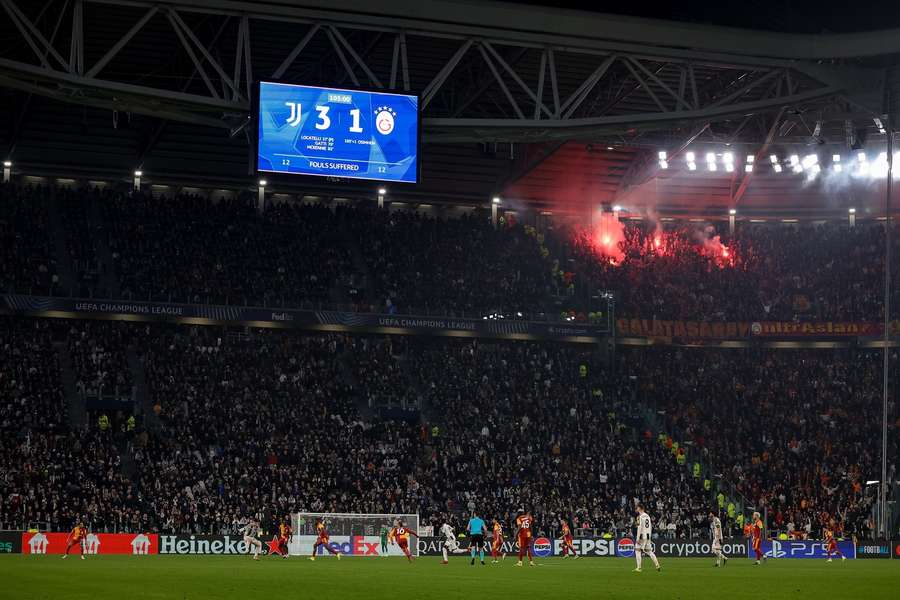 Suporterii lui Galatasaray, interziși la meciul cu Liverpool Suporterii lui Galatasaray, interziși la meciul cu Liverpool