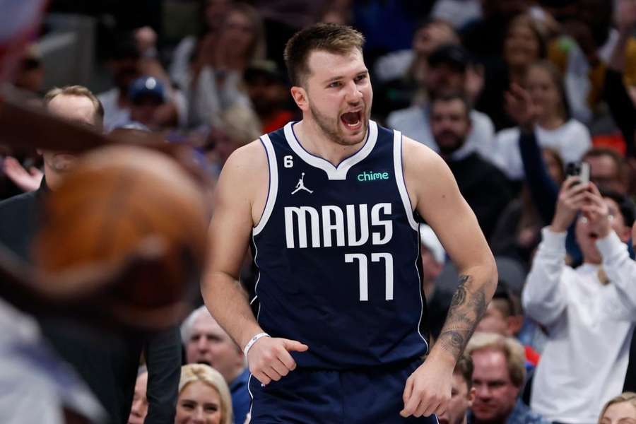 Resumo da NBA: Mavs vence Raptors com novo show e marca de Doncic