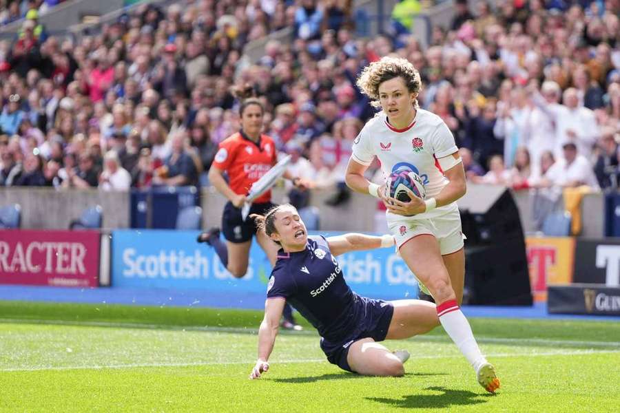 12-try England hammer Scotland in front of record crowd