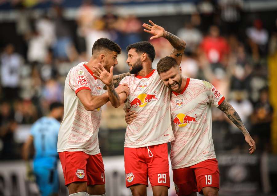 Juninho Capixaba abriu o placar em Bragantino 5x1 Criciúma