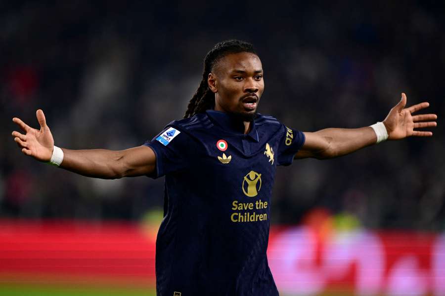 Juventus învinge și rămâne în cursa pentru titlu