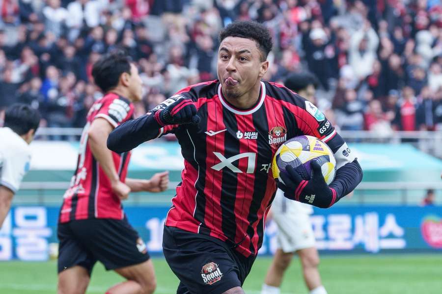 Lingard bisou no triunfo do FC Seoul Lingard bisou no triunfo do FC Seoul