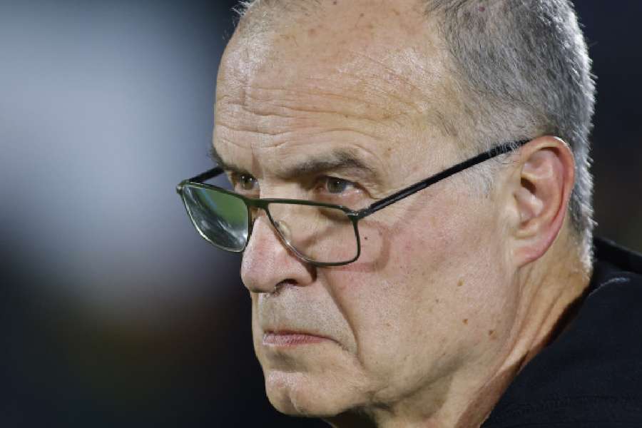 Bielsa lida com problemas de bastidores na seleção uruguaia e vem balançando no cargo