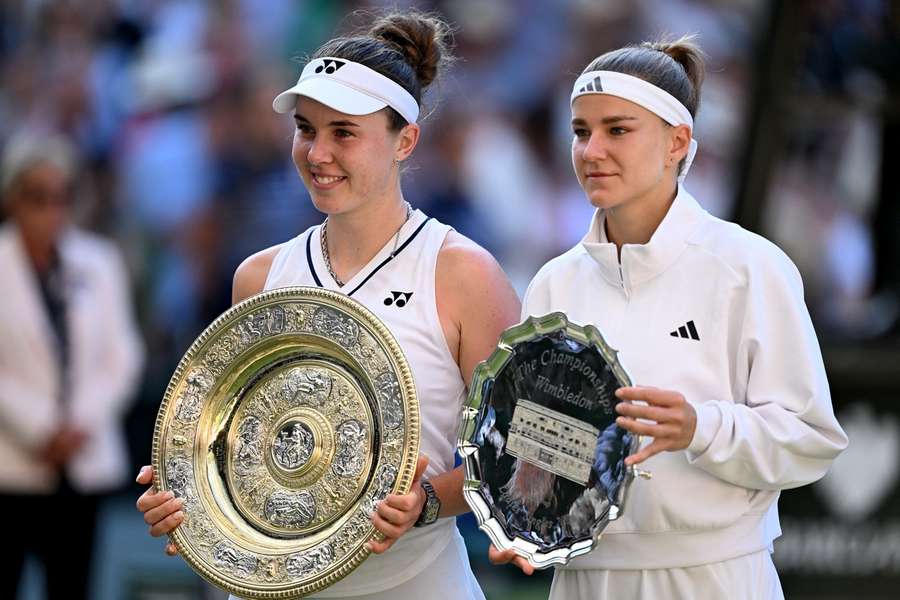 Linda Nosková a Karolína Muchová po wimbledonském finále. Linda Nosková a Karolína Muchová po wimbledonském finále.
