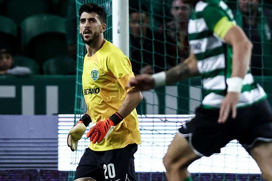 Paulinho acabou na baliza do Sporting