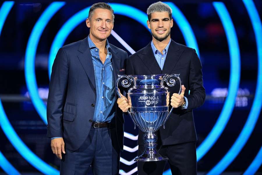 Šéf ATP Andrea Gaudenzi se světovou jedničkou Carlosem Alcarazem. Šéf ATP Andrea Gaudenzi se světovou jedničkou Carlosem Alcarazem.