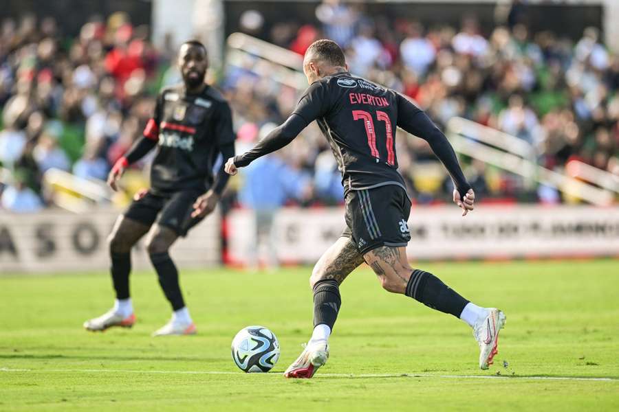 Everton Cebolinha foi o destaque do particular do Flamengo