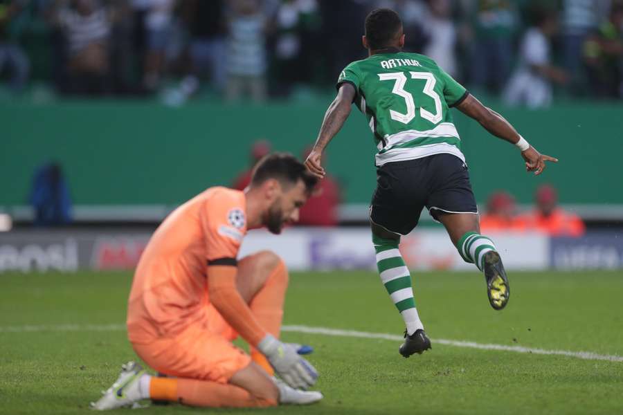 Spurs stunned by Sporting as Gomes and Paulinho strike late