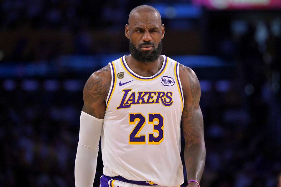LeBron James musel kousat další prohru Lakers.