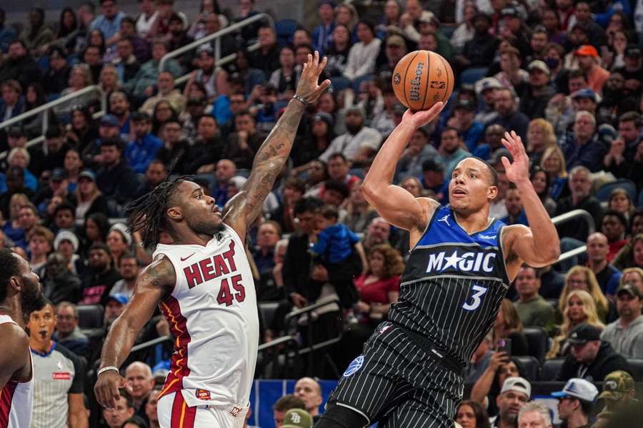 Bane odehrál skvělý zápas. Bane odehrál skvělý zápas.