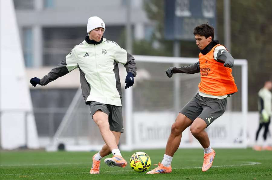 Huijsen ha podido entrenar con sus compañeros Huijsen ha podido entrenar con sus compañeros